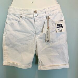 Code Bleu Soho MidRise White Bermuda Shorts 
Size 8 New with tags